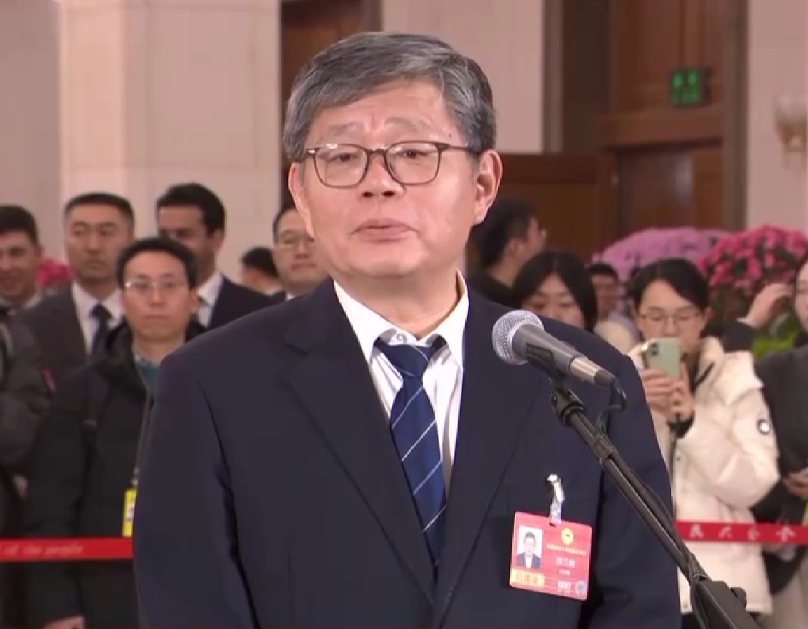 我會(huì)郭蘭峰會(huì)長(zhǎng)在全國政協(xié)十四屆四次會(huì)議首場(chǎng)&ldquo;委員通道&rdquo;接受記者采訪